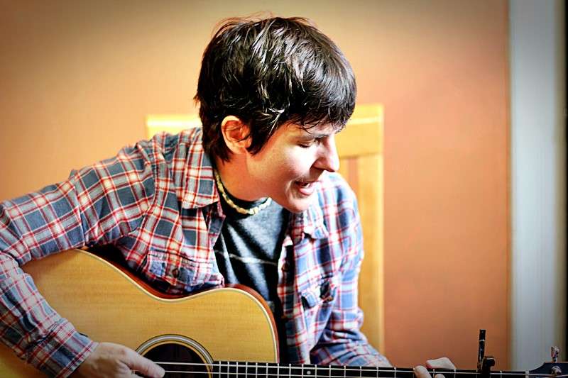 Student Leslie singing and playing at Make Great Music